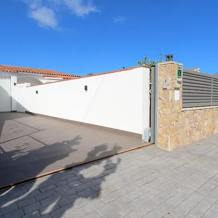 Leon Inmo Ilona - 10170 * Ampuriabrava