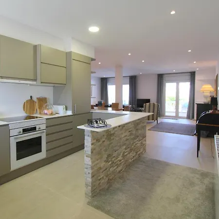 Leon Inmo Ilona - 10170 *