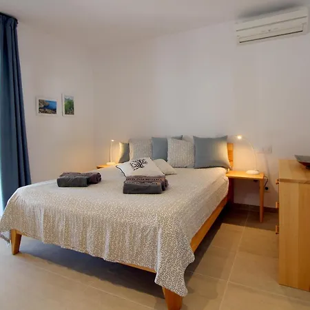 Leon Inmo Ilona - 10170 Ampuriabrava