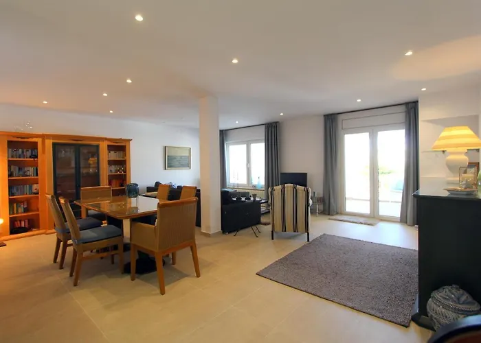 Leon Inmo Ilona - 10170 Villa Empuriabrava